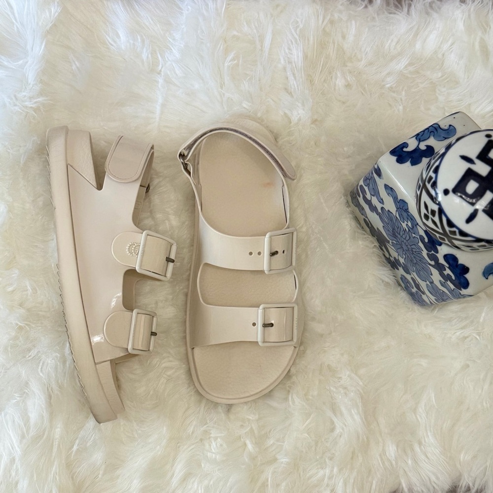GUCCI ISLA RUBBER DAD buckle SANDLES